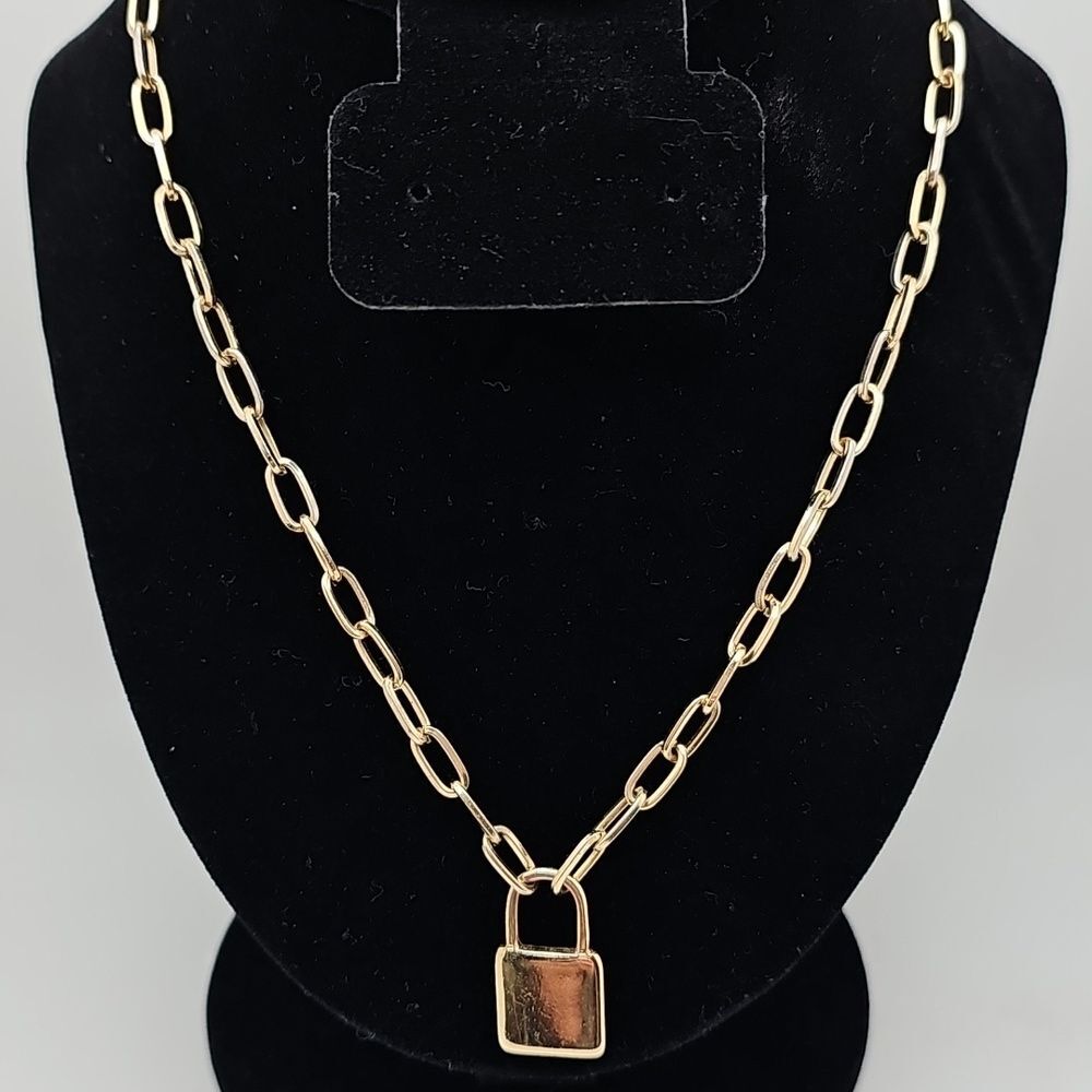 Necklace Goldtone Chain with Lock LV Style Open Link